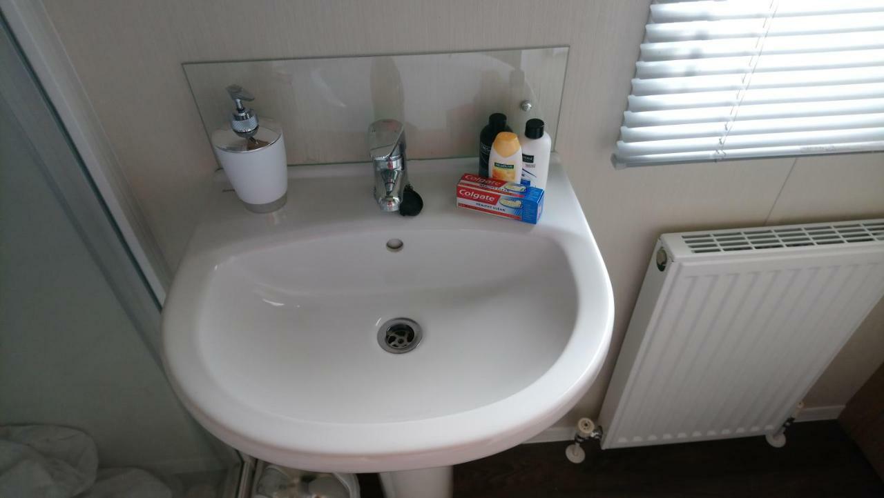 Bude Caravan Caromax - Families And Couples Only Exterior photo