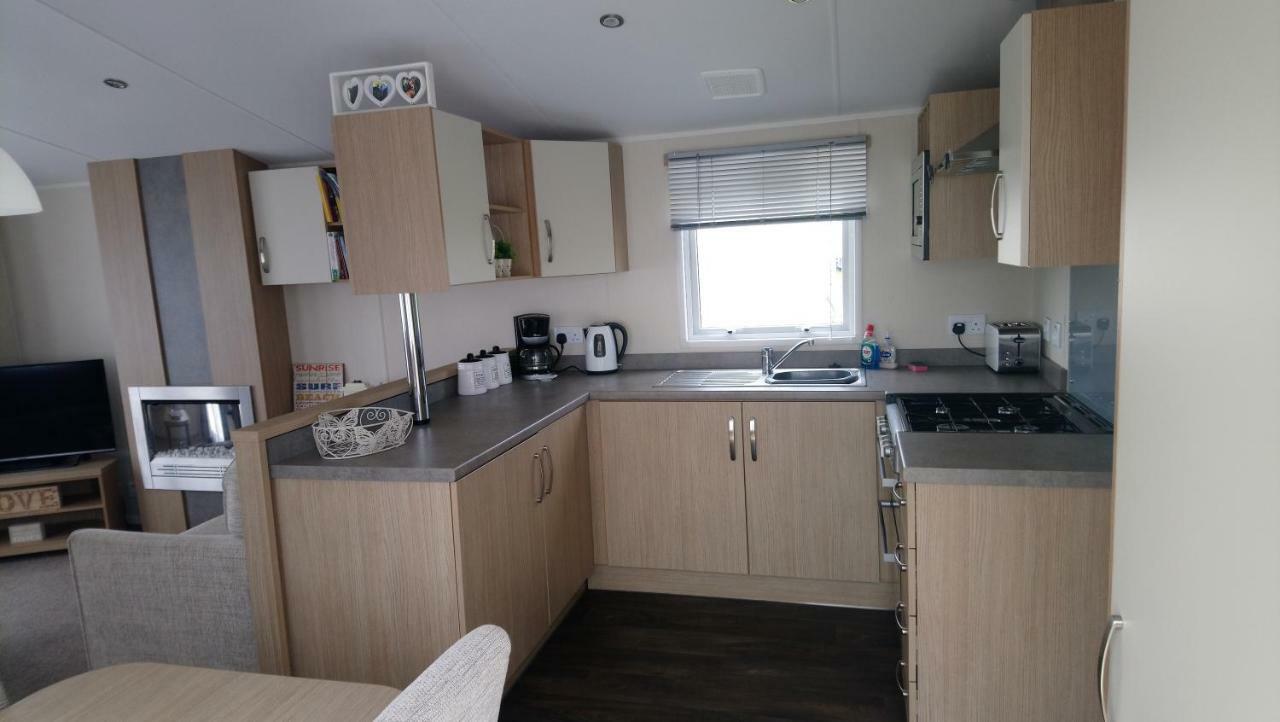 Bude Caravan Caromax - Families And Couples Only Exterior photo